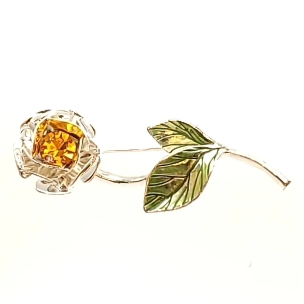𝅺VINTAGE Avon Brooch